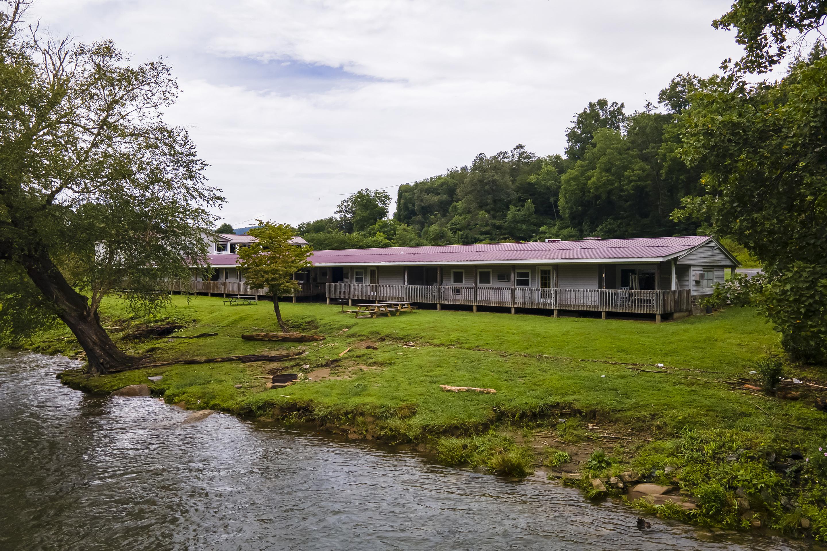 Lloyd'S On The River Country Inn By Oyo Bryson City Eksteriør bilde