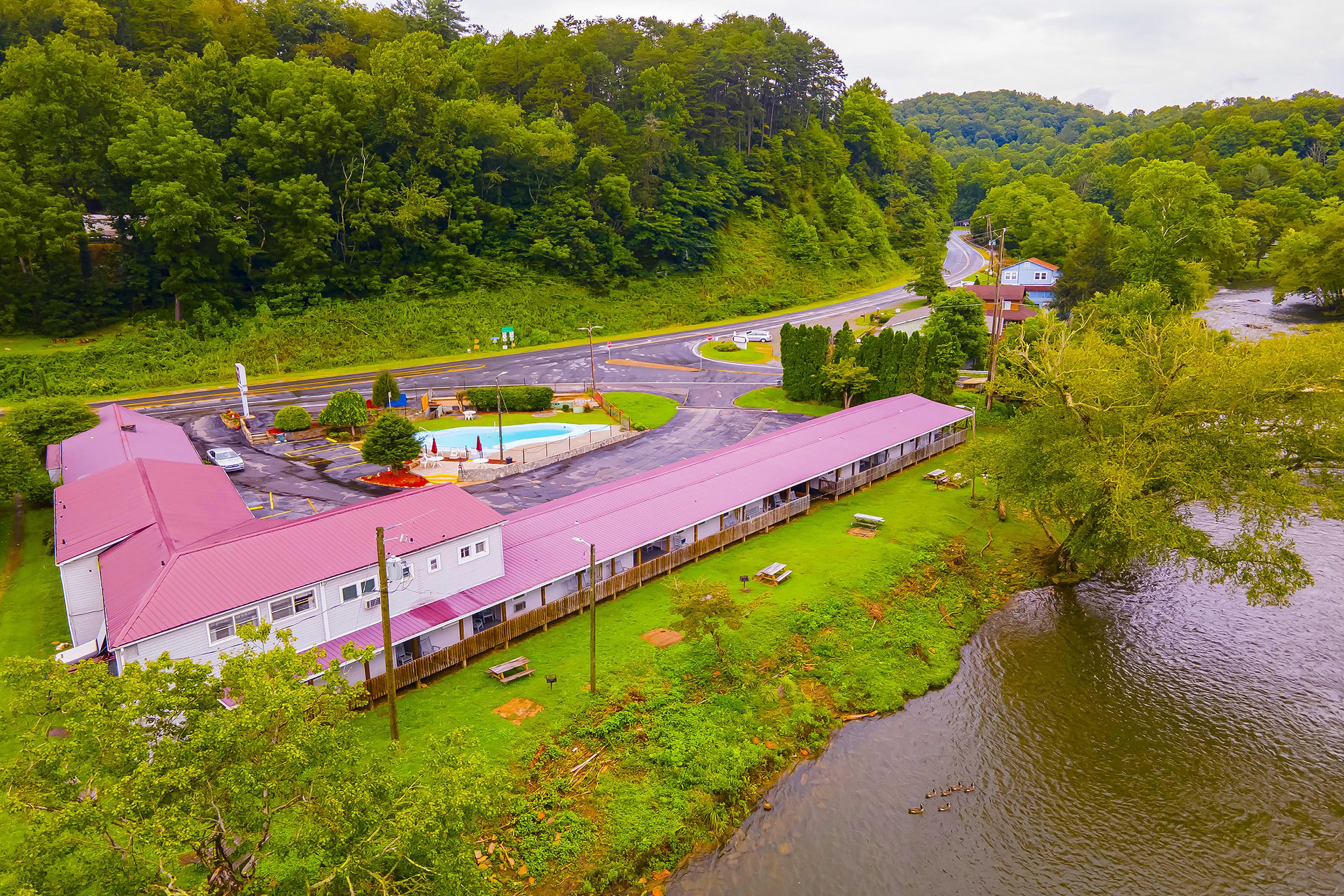 Lloyd'S On The River Country Inn By Oyo Bryson City Eksteriør bilde