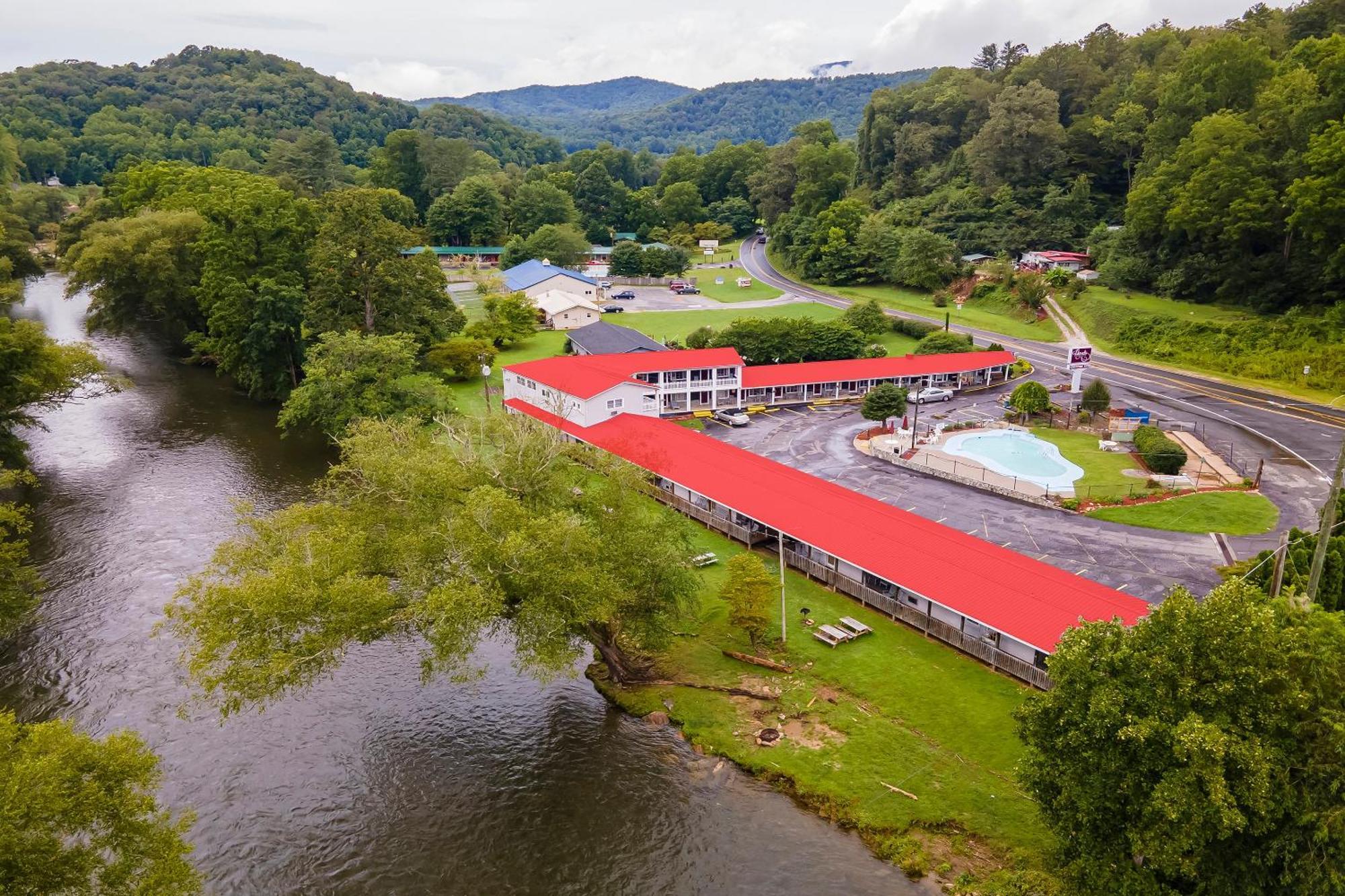 Lloyd'S On The River Country Inn By Oyo Bryson City Eksteriør bilde