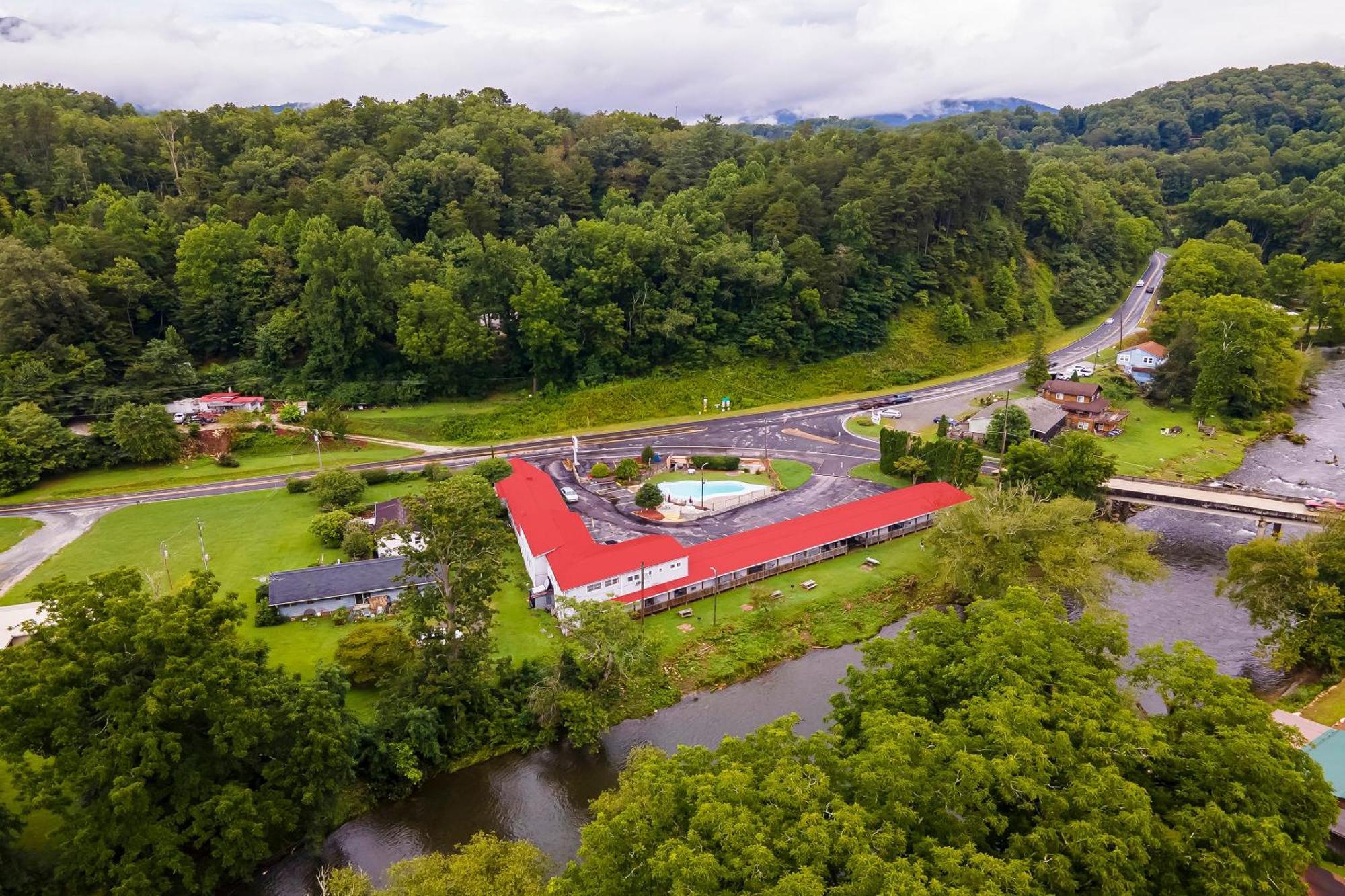 Lloyd'S On The River Country Inn By Oyo Bryson City Eksteriør bilde