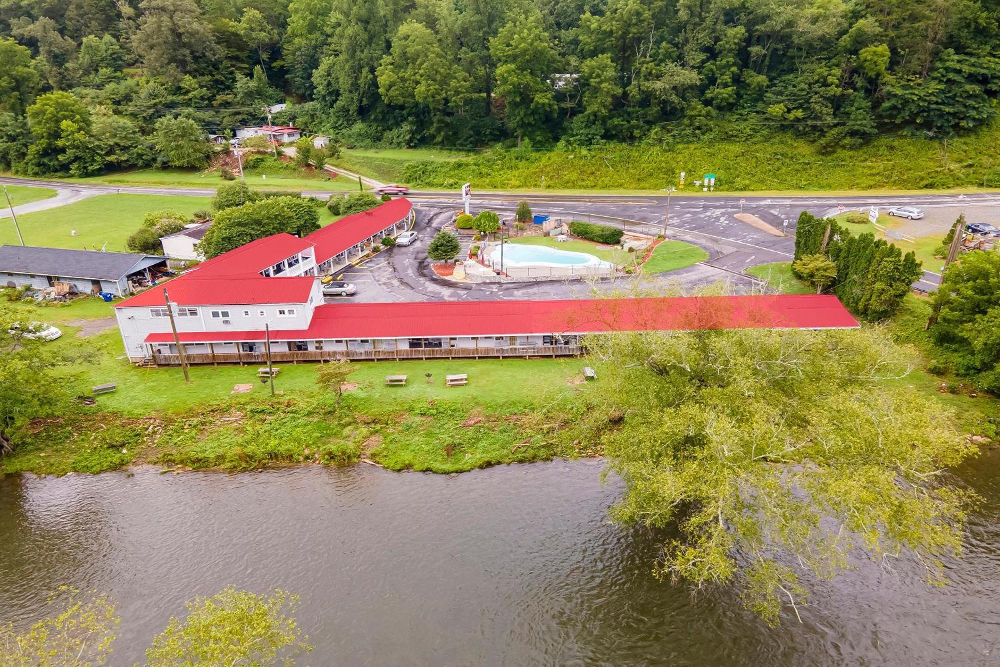 Lloyd'S On The River Country Inn By Oyo Bryson City Eksteriør bilde