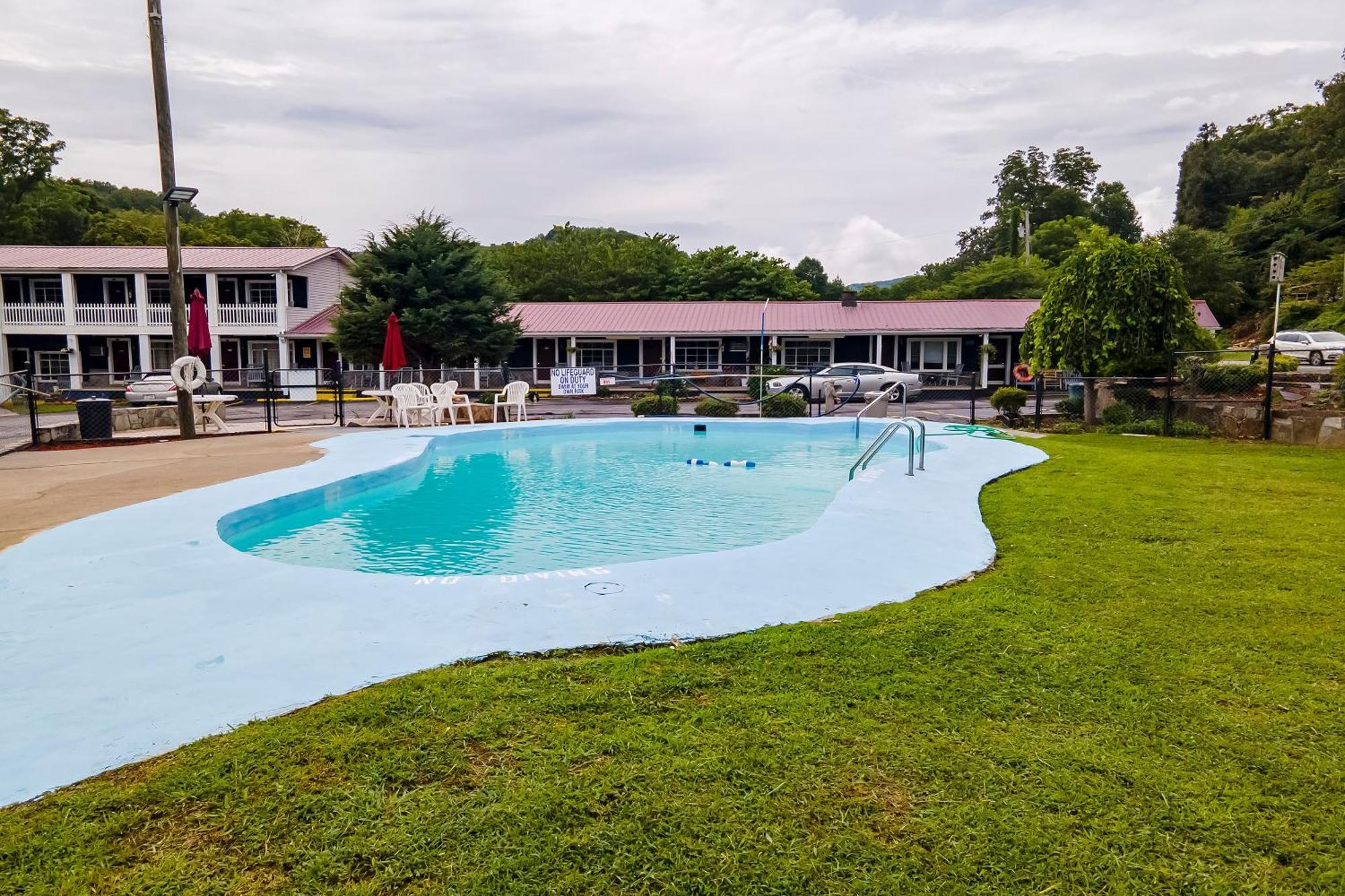 Lloyd'S On The River Country Inn By Oyo Bryson City Eksteriør bilde