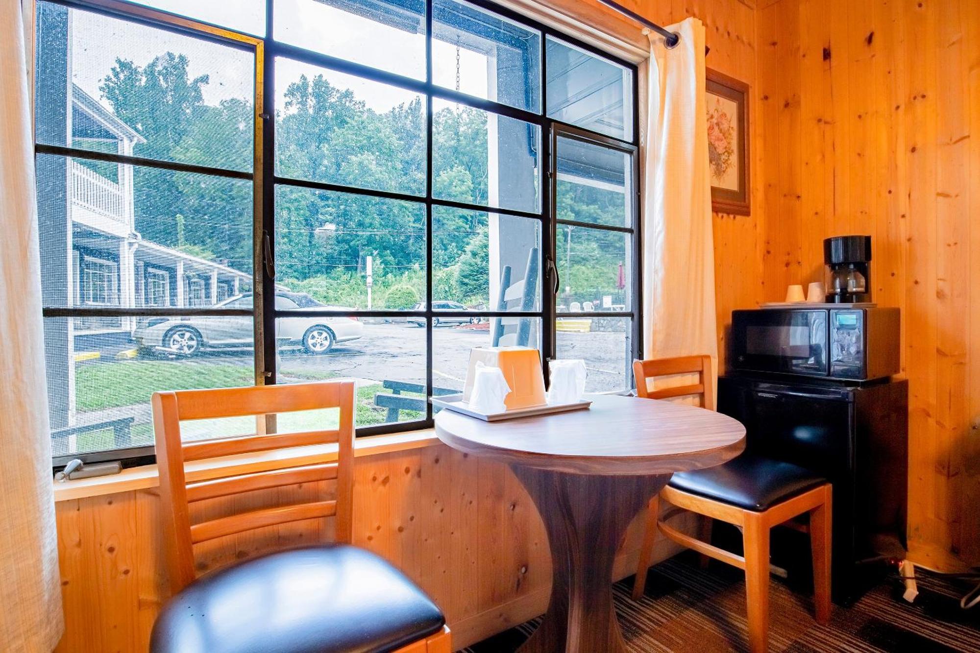 Lloyd'S On The River Country Inn By Oyo Bryson City Eksteriør bilde
