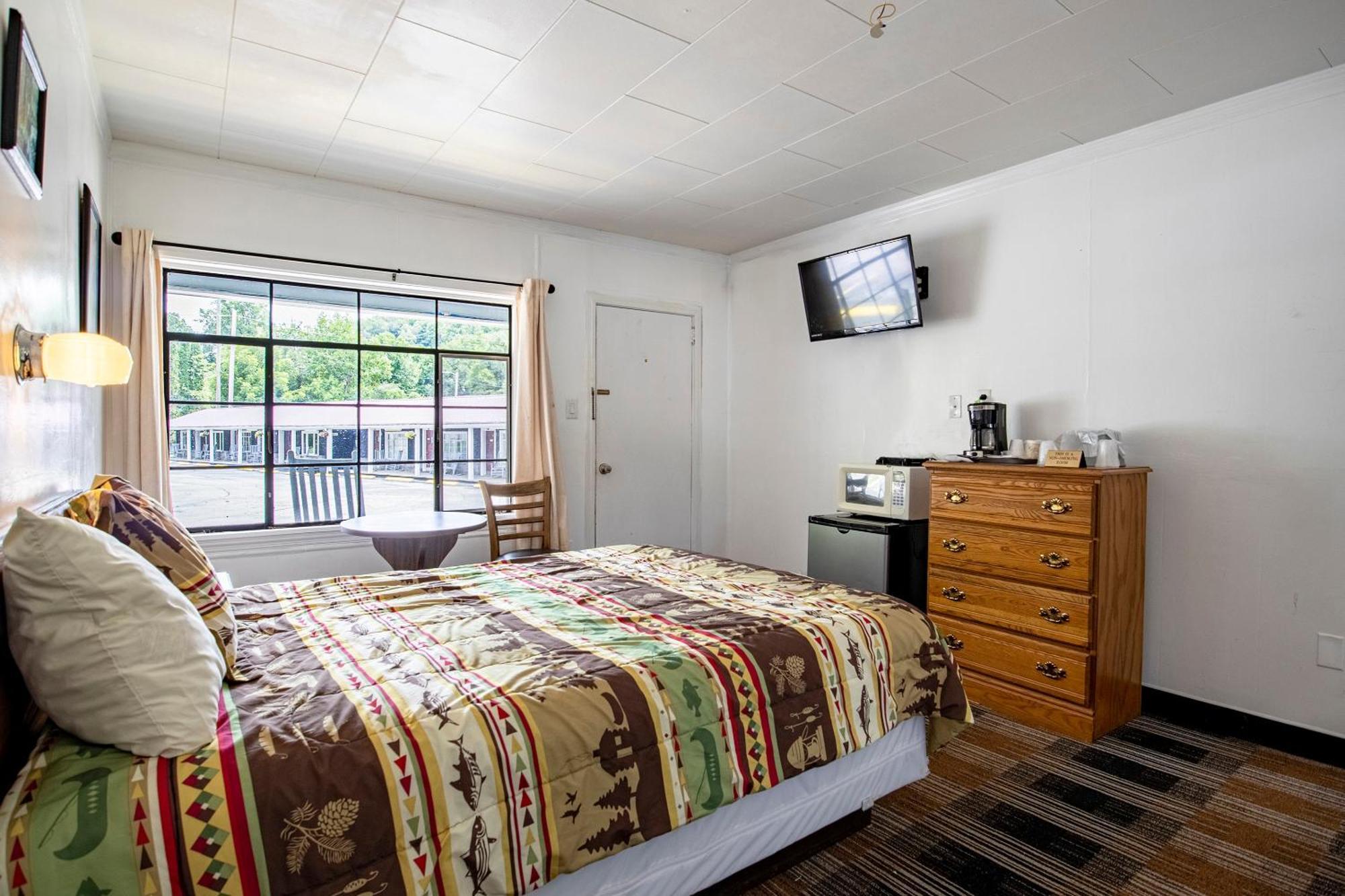 Lloyd'S On The River Country Inn By Oyo Bryson City Eksteriør bilde