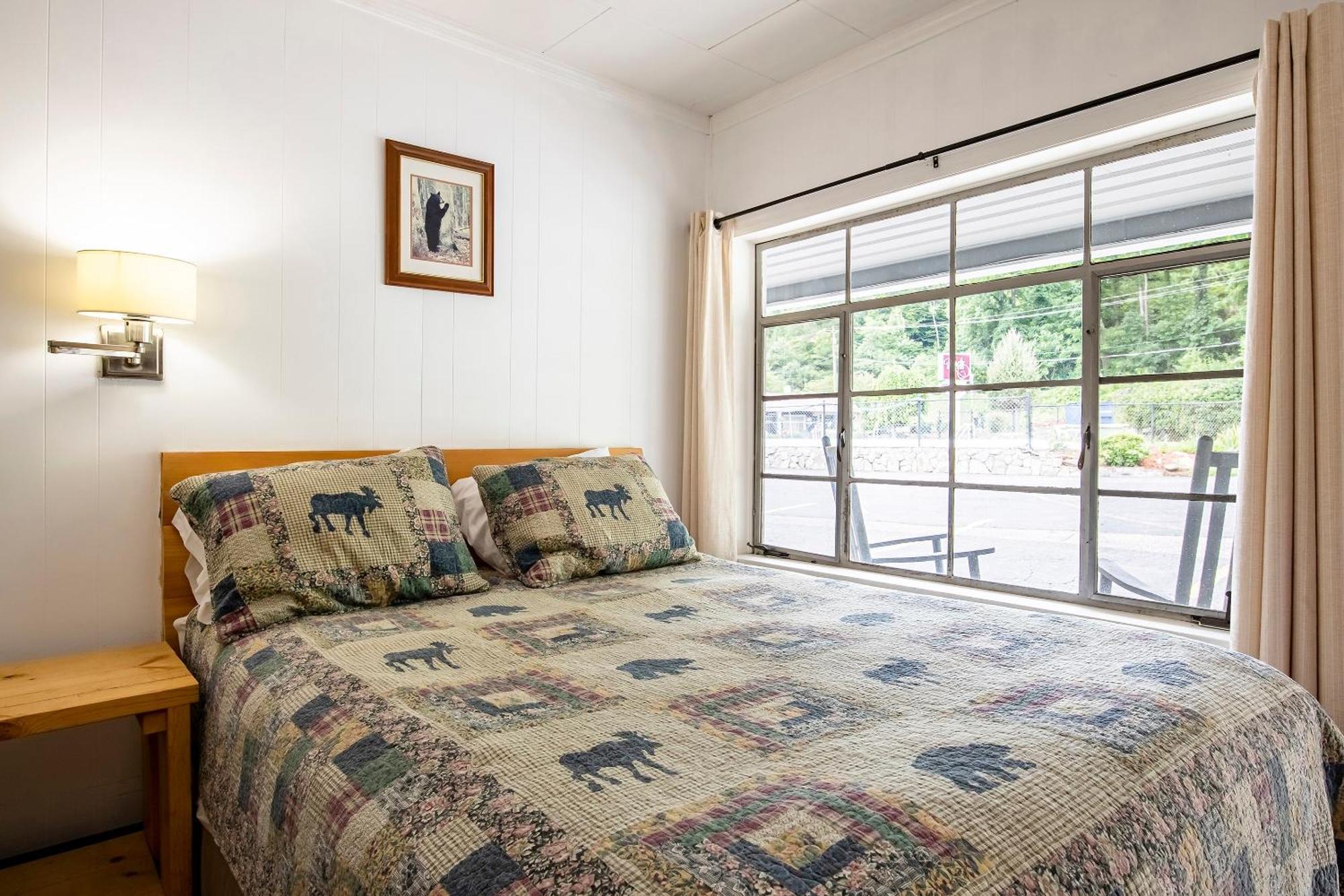 Lloyd'S On The River Country Inn By Oyo Bryson City Eksteriør bilde