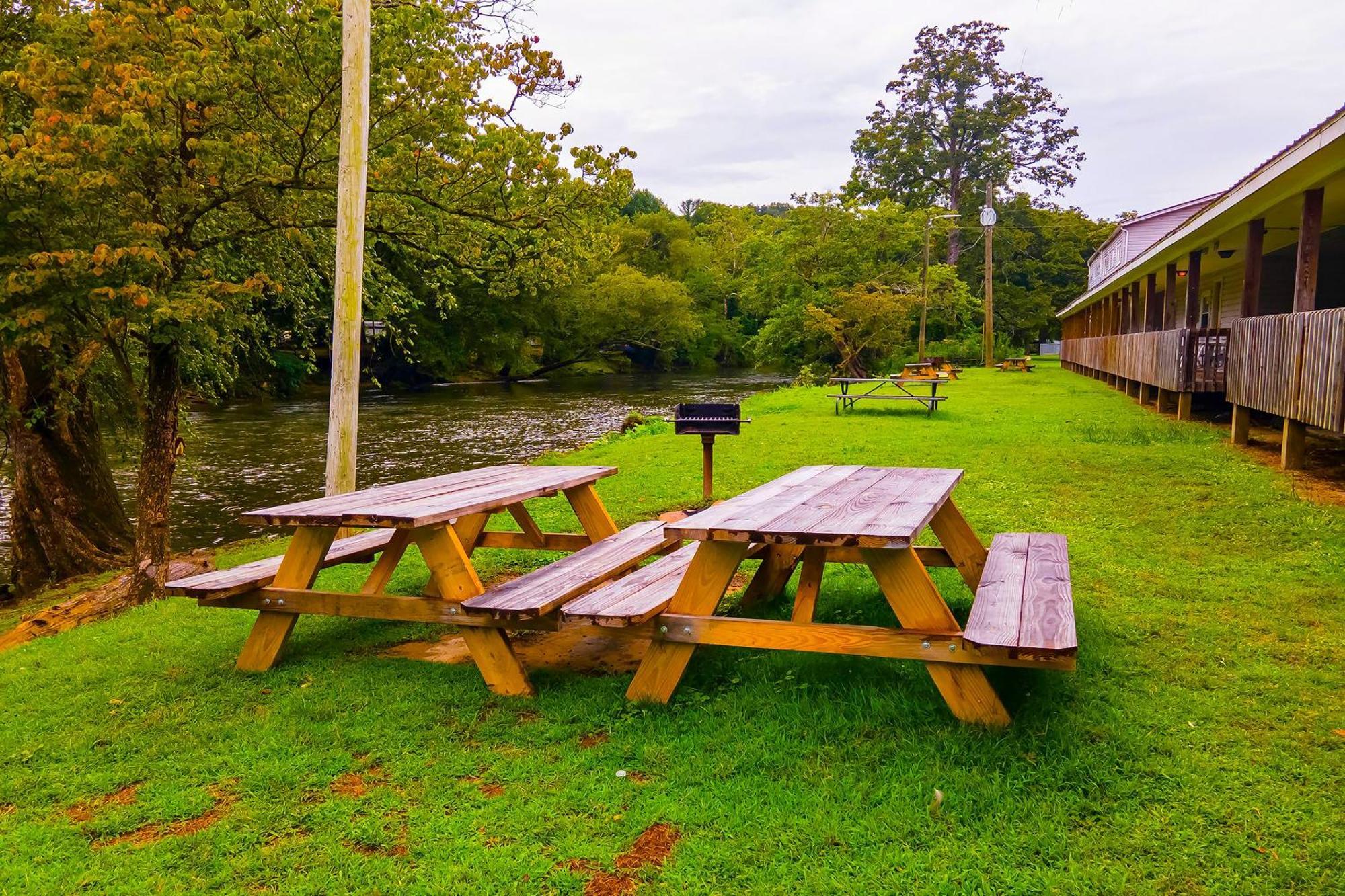 Lloyd'S On The River Country Inn By Oyo Bryson City Eksteriør bilde